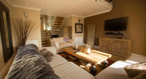 Отель Luxury Model Home, Sandbrook Villas  Мертир-Тидвил